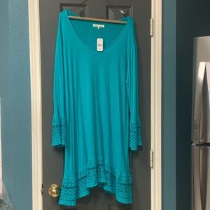 Turquoise tunic with lace embroidered sleeve & hem